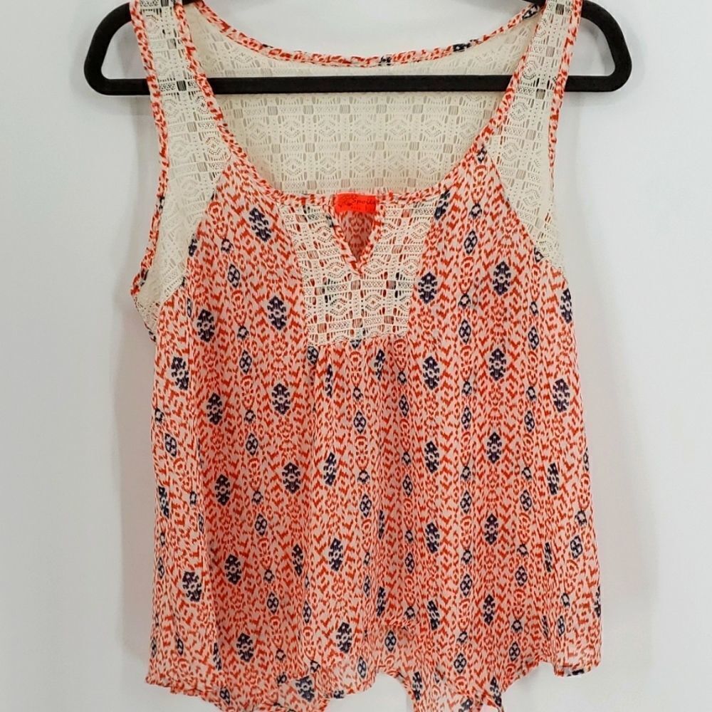 Adorable summer top, sleevless, and some lace. By Spoiled. Lg